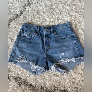 Women’s Levi's 501 Original Fit Denim Shorts High-rise Distressed Details Sz W27